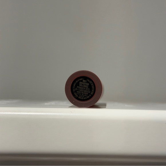 MAC POWDER KISS LIP + CHEEK MOUSSE - Devoted to chili - Picture 5 of 5